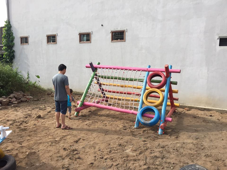 Để con quên Ipad, mẹ Việt xây riêng cho con một sân chơi vận động tại nhà