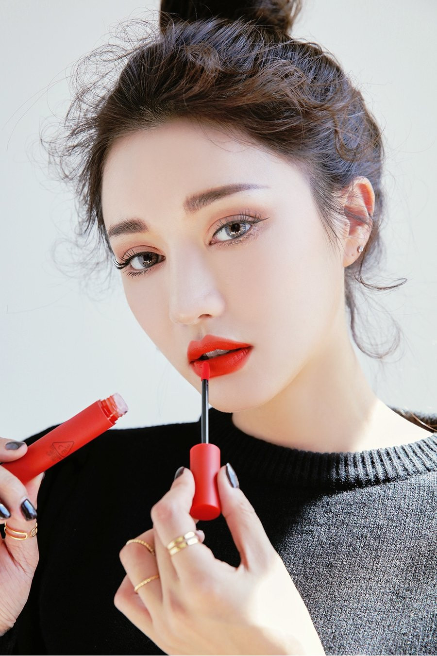 Bộ son kem lì 10 màu giá 300 nghìn của 3CE có gì mà khiến chị em mê mẩn?