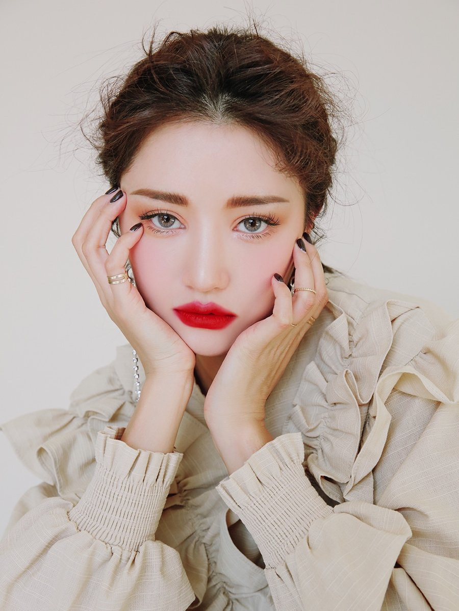 Bộ son kem lì 10 màu giá 300 nghìn của 3CE có gì mà khiến chị em mê mẩn?