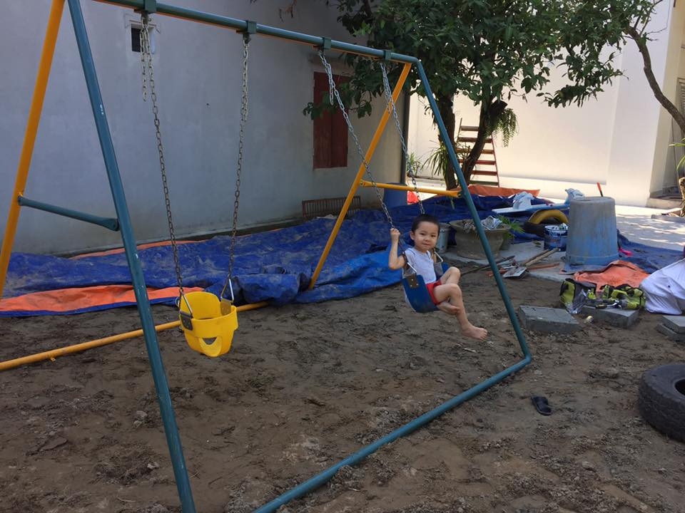 Để con quên Ipad, mẹ Việt xây riêng cho con một sân chơi vận động tại nhà