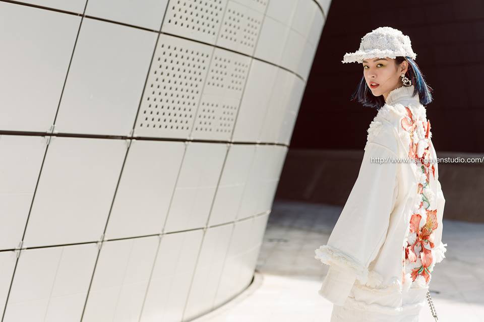 Phí Phương Anh được tạp chí Vogue Mỹ và Pháp vinh danh trong hạng mục street style đẹp nhất