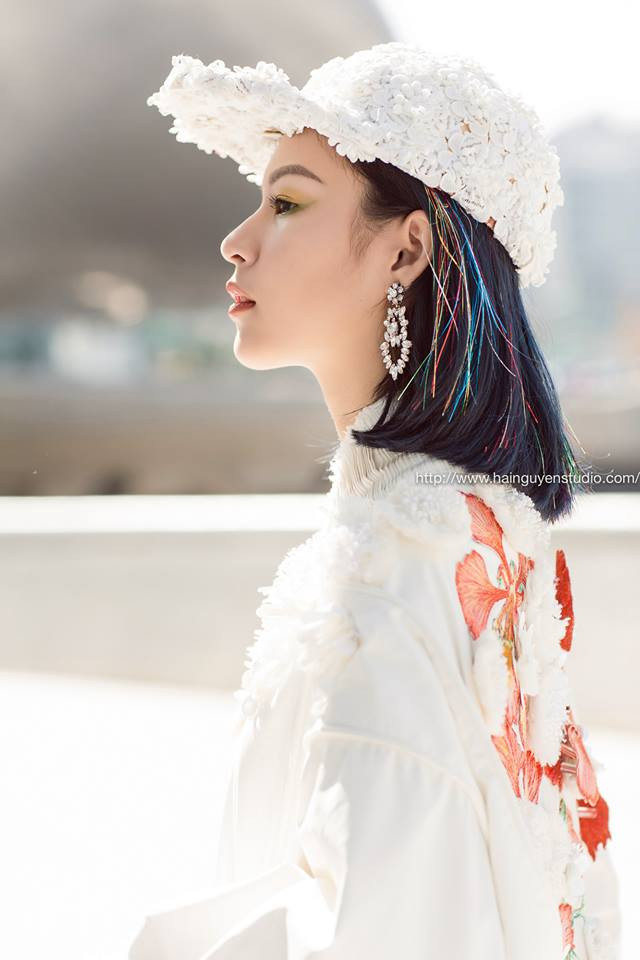 Phí Phương Anh được tạp chí Vogue Mỹ và Pháp vinh danh trong hạng mục street style đẹp nhất