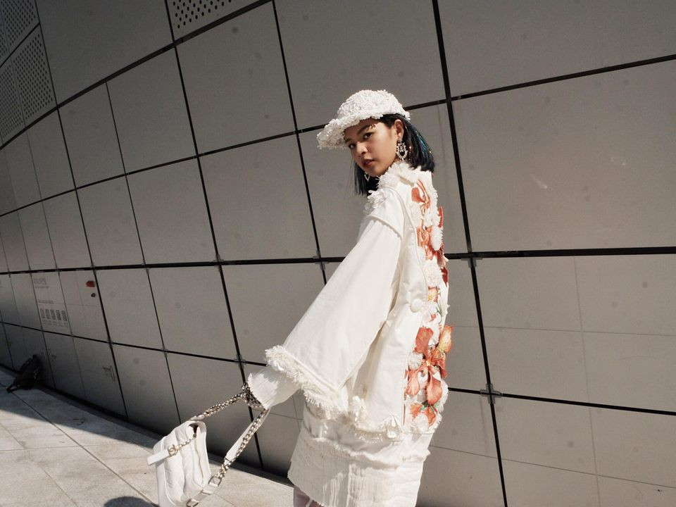 Phí Phương Anh được tạp chí Vogue Mỹ và Pháp vinh danh trong hạng mục street style đẹp nhất