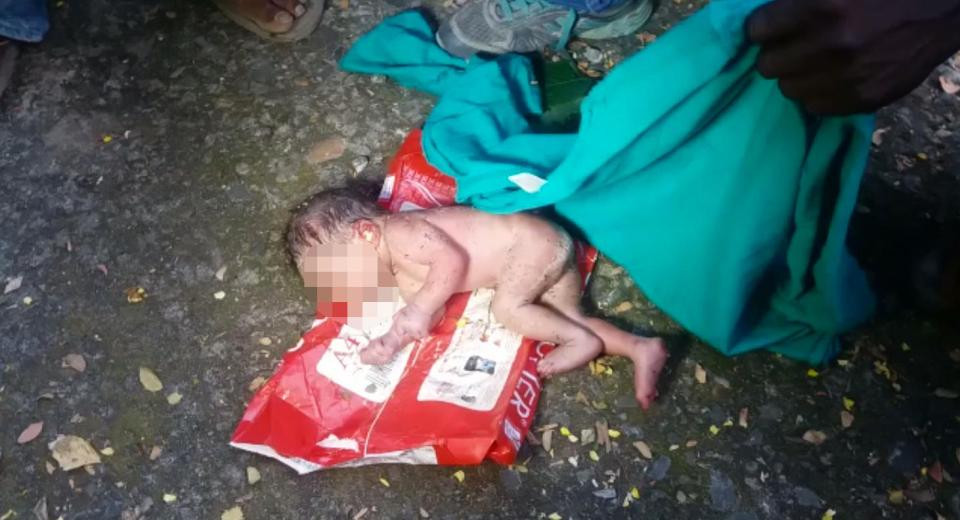 Ấn Độ: Thêm một bé gái bị bỏ rơi dã man trong thùng rác