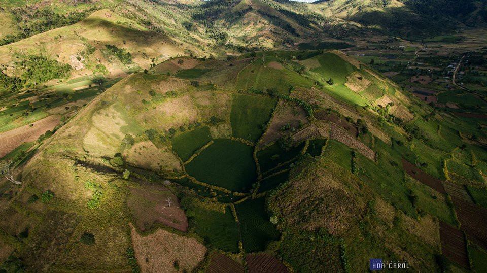 Dã quỳ bừng sắc những ngày đầu thu, núi lửa Chư Đăng Ya, Gia Lai hóa 'nàng thơ'