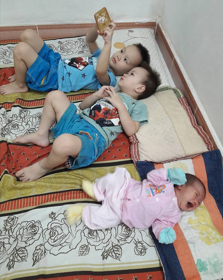 4 năm sinh mổ liền tù tì 3 bé, bác sĩ không cho mổ tiếp nhưng mẹ vẫn giữ con