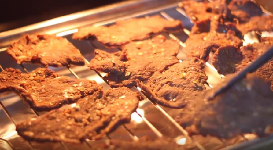 Cách làm thịt bò khô cay cay nhâm nhi ngày trở gió