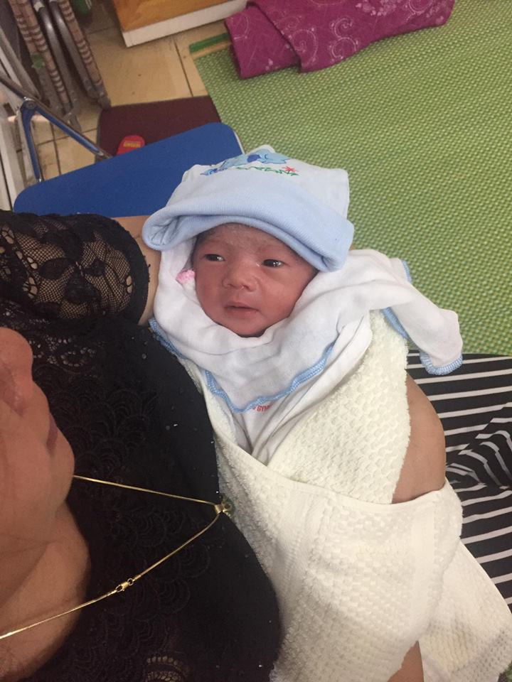 Người mẹ trẻ ở Lạng Sơn vỡ òa hạnh phúc đón con trai đầu lòng sau 4 lần sảy thai