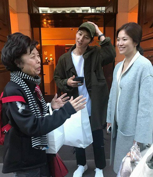 Lấp ló vòng 2 bất thường, Song Hye Kyo dính nghi án mang bầu nên cưới vội