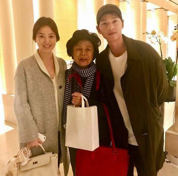 Lấp ló vòng 2 bất thường, Song Hye Kyo dính nghi án mang bầu nên cưới vội