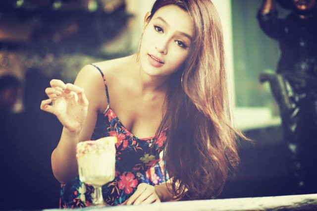 Đặt lên bàn cân dàn 'hot girl bỉm sữa Việt': Ai viên mãn hơn ai?