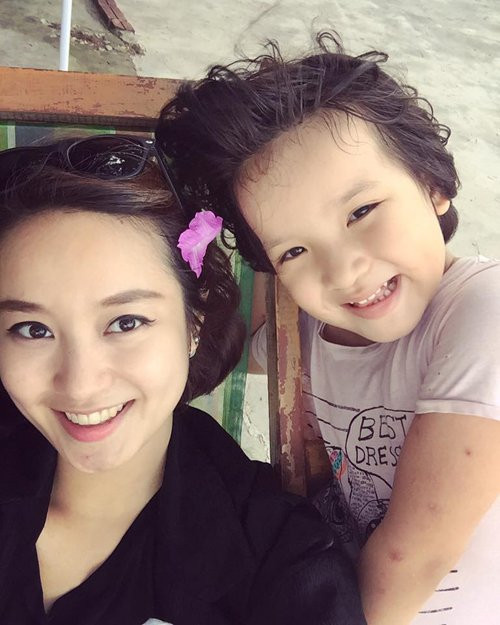 Đặt lên bàn cân dàn 'hot girl bỉm sữa Việt': Ai viên mãn hơn ai?