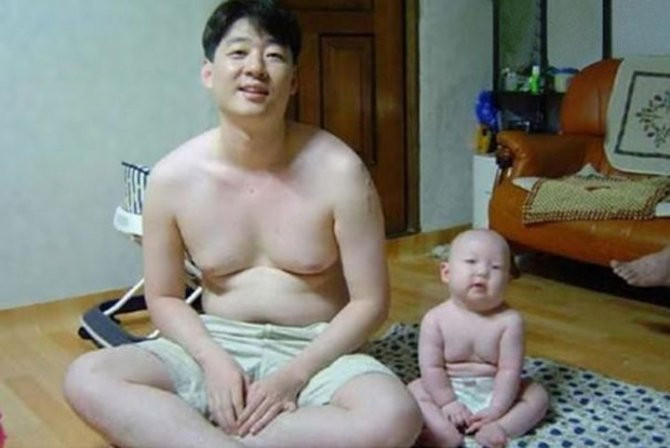 Cười vỡ bụng với bộ ảnh cha con giống nhau y đúc, không nhầm đi đâu