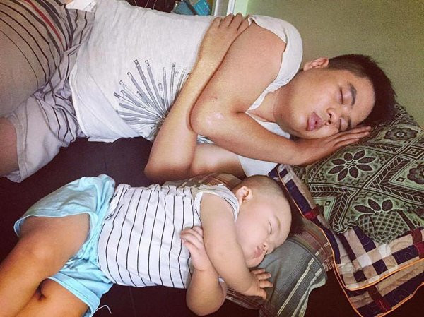 Cười vỡ bụng với bộ ảnh cha con giống nhau y đúc, không nhầm đi đâu