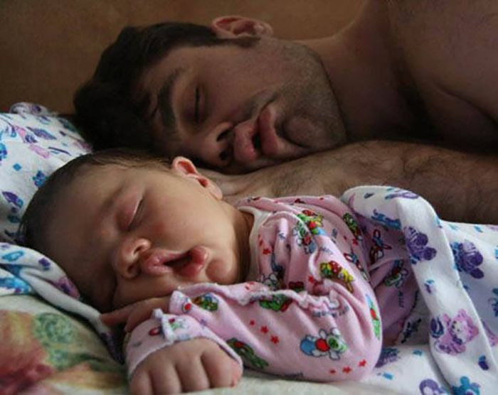 Cười vỡ bụng với bộ ảnh cha con giống nhau y đúc, không nhầm đi đâu