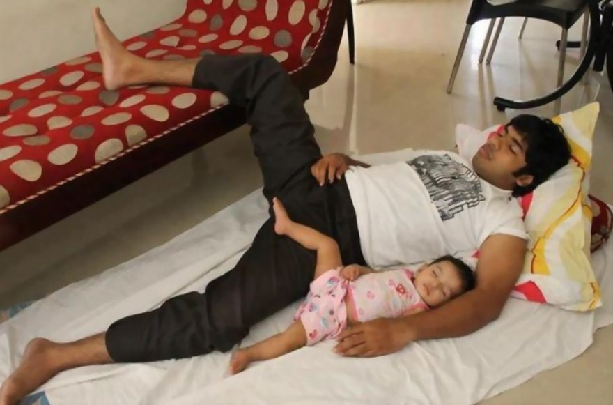 Cười vỡ bụng với bộ ảnh cha con giống nhau y đúc, không nhầm đi đâu