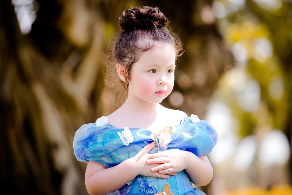 Đầu tuần ngắm công chúa nhỏ Cadie lấy năng lượng làm việc hăng say