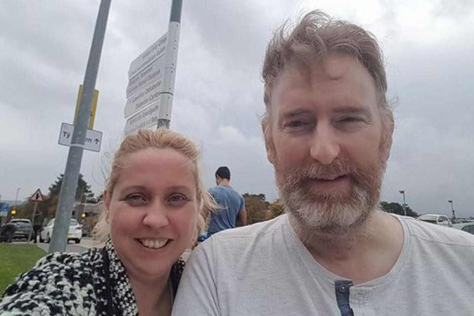 Bị cảm cúm, ông bố bị cắt cụt tứ chi suýt chết