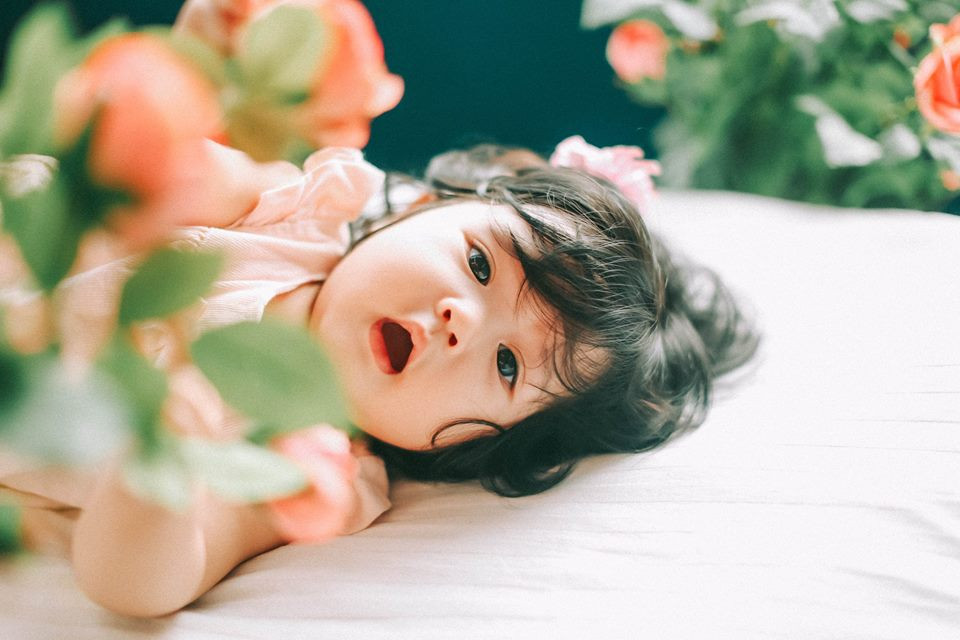 Tan chảy với bộ ảnh xinh xắn, đáng yêu 'chết người' của bé Gà Bông