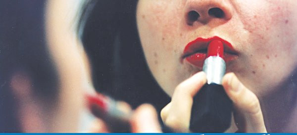 Image result for lạm dụng trang điểm