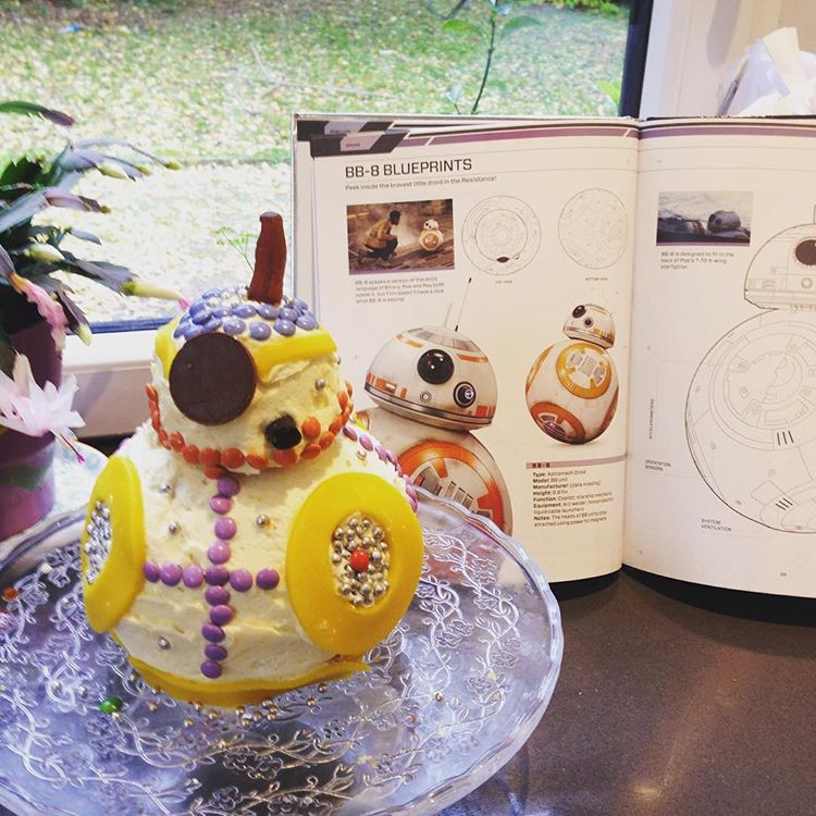 Khóc thét với loạt bánh in hình được đặt hàng qua mạng