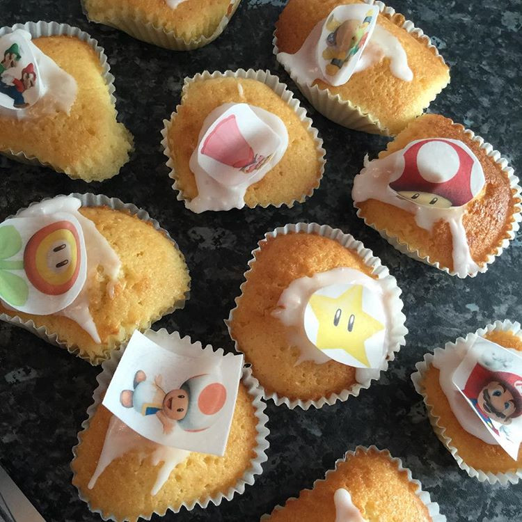 Khóc thét với loạt bánh in hình được đặt hàng qua mạng