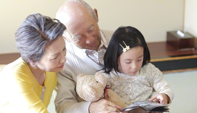 Image result for ông bà làm hư cháu