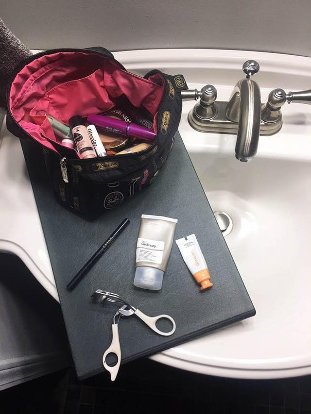 Đây là lý do để bạn nên đặt một tấm thớt vào trong phòng tắm - Ảnh 1.