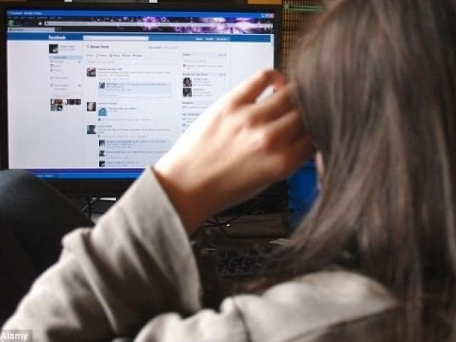 Image result for Để biết mình có phải “con nghiện” facebook hay không hãy đọc 2 cách sau