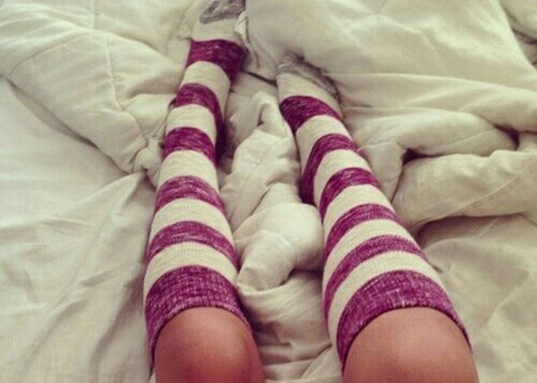 Image result for Đi tất dài đến đầu gối trước khi ngủ