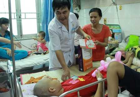 mang-tet-thieu-nhi-den-voi-cac-be-bi-ung-thu