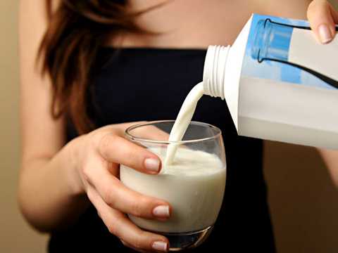 x10-1465555571-low-fatmilk-.jpg.pagespeed.ic.SmE6tO-OAD
