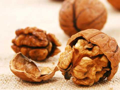 x19-1468925856-walnuts.jpg.pagespeed.ic.22HtAfctEu