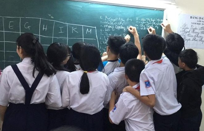 Co giao Sai Gon thuong tien cho HS co bai kiem tra tren 6,5 diem hinh anh 1
