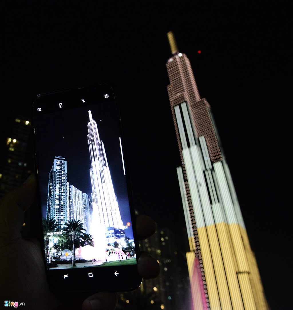 Toa nha cao nhat Viet Nam ruc ro trong phao hoa va anh sang nghe thuat hinh anh 9