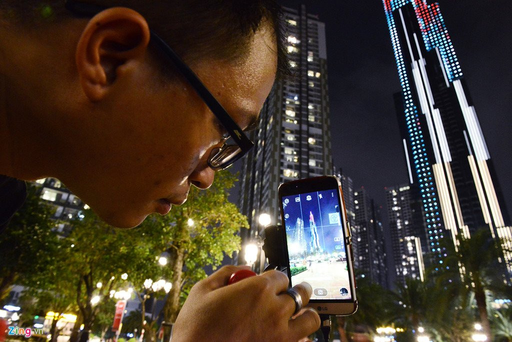 Toa nha cao nhat Viet Nam ruc ro trong phao hoa va anh sang nghe thuat hinh anh 7