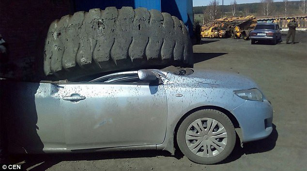 Hinh anh Lop xe tai nang 3 tan phat no, de bep o to con