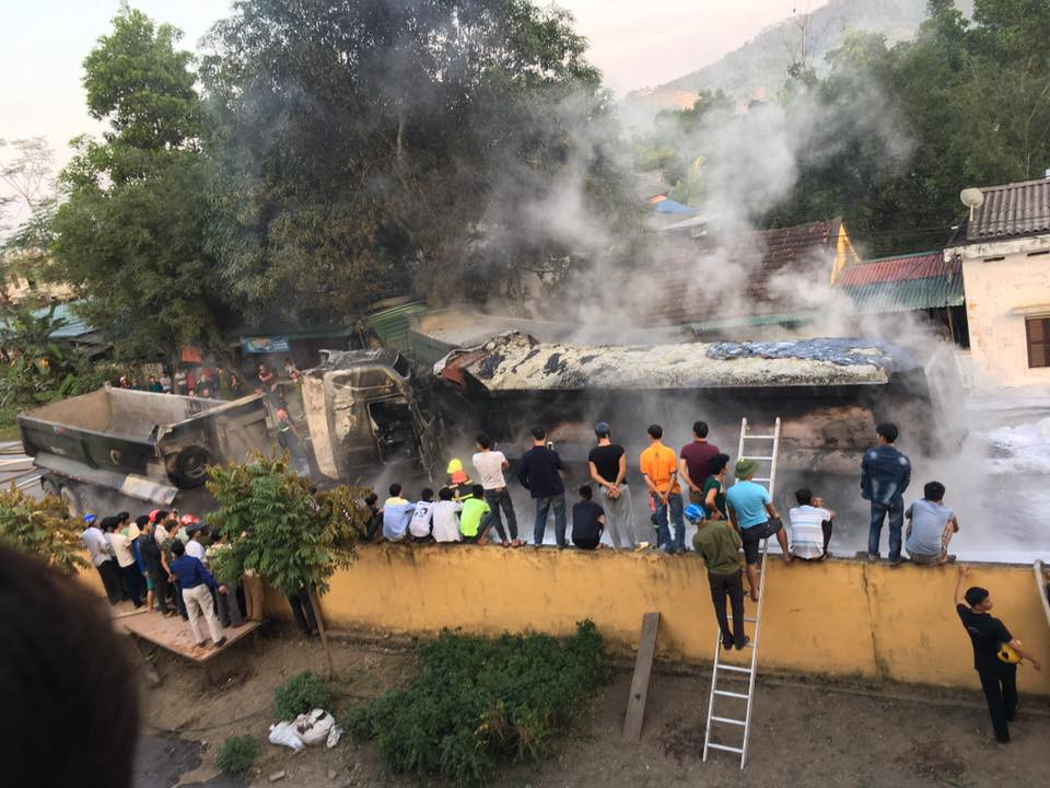 dan bac thang xem chay