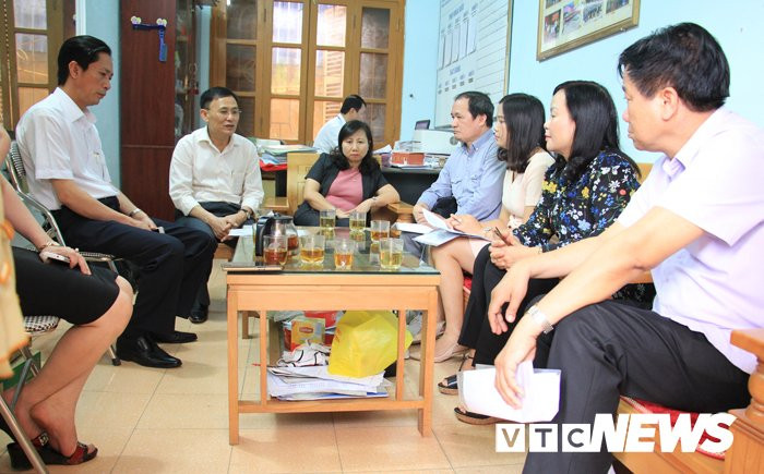 co giao bat hoc sinh uong nuoc giat gie lau bang