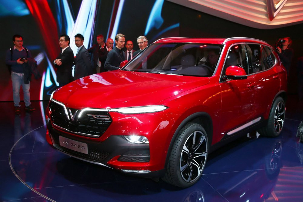 851e0cfa-vinfast-suv-sedan-paris-debuts-5