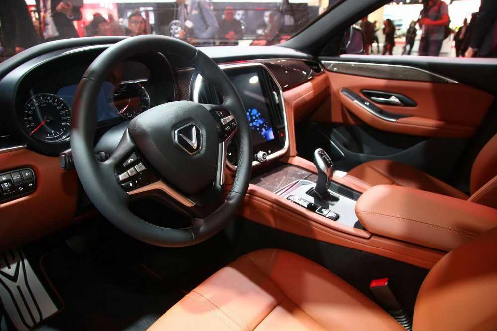 a6e5010d-vinfast-suv-sedan-paris-debuts-28 10