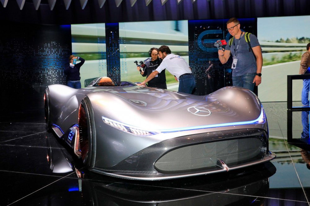 6f2f68e9-mercedes-vision-eq-silver-arrow-2