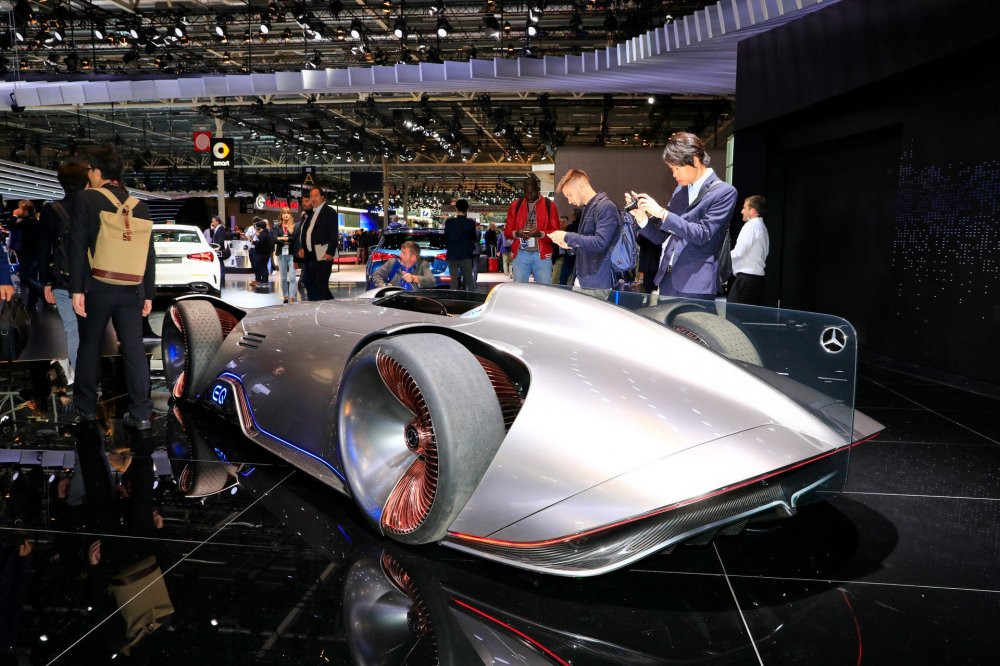 7b24bdd8-mercedes-vision-eq-silver-arrow-24