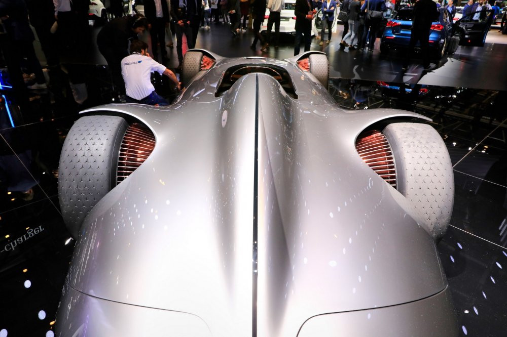 9a64eed8-mercedes-vision-eq-silver-arrow-15 3