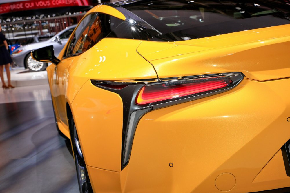 26e095b0-2019-lexus-lc-limited-edition-paris-livepics-6 3