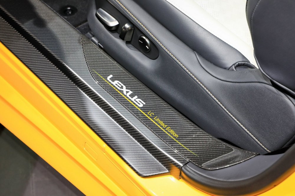 e518207e-2019-lexus-lc-limited-edition-paris-livepics-8 6