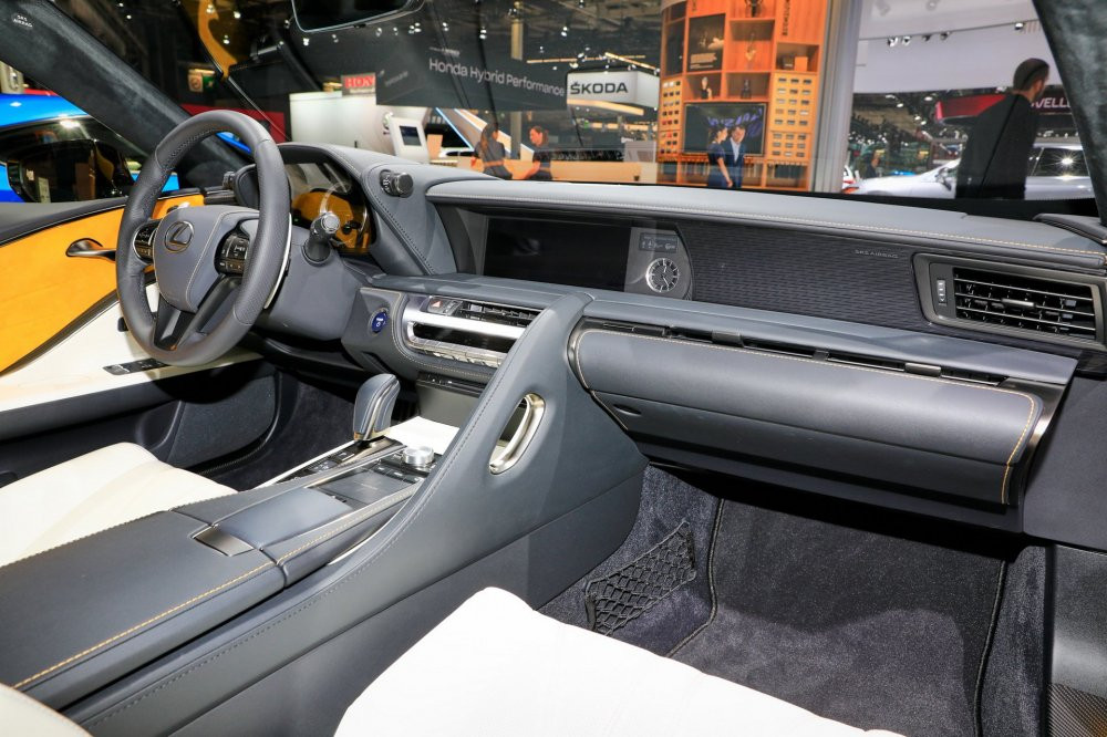 e9f9817b-2019-lexus-lc-limited-edition-paris-livepics-12 5