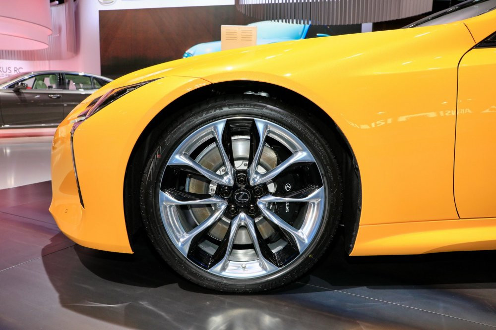 ef35b62b-2019-lexus-lc-limited-edition-paris-livepics-7 10