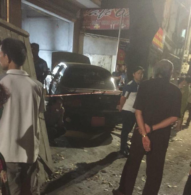 Ha-Noi-Nguoi-dan-ong-tu-vong-duoi-gam-o-to-trong-tu-the-hai-tay-duoi-thang-a1-1536556526-width669height684