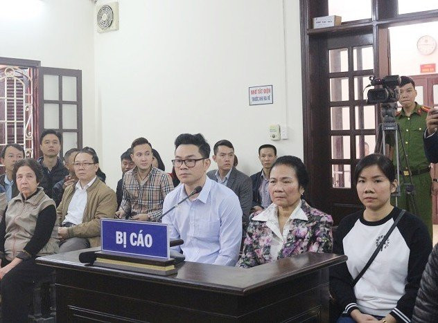 chong-nguoi-thi-hanh-cong-vu-khi-lap-dong-ho-nuoc-1543474411629839585004-1648144